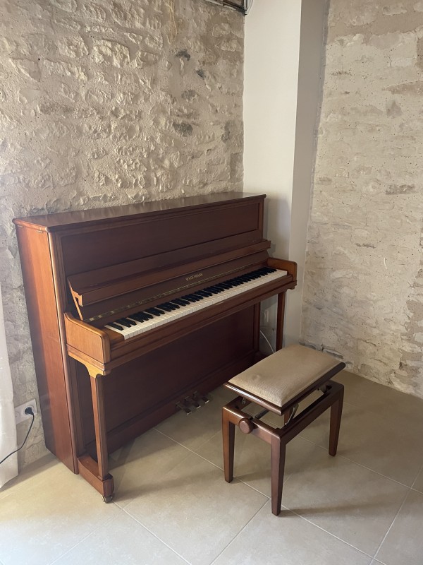 Louer un piano à queue pour une courte période en Bretagne